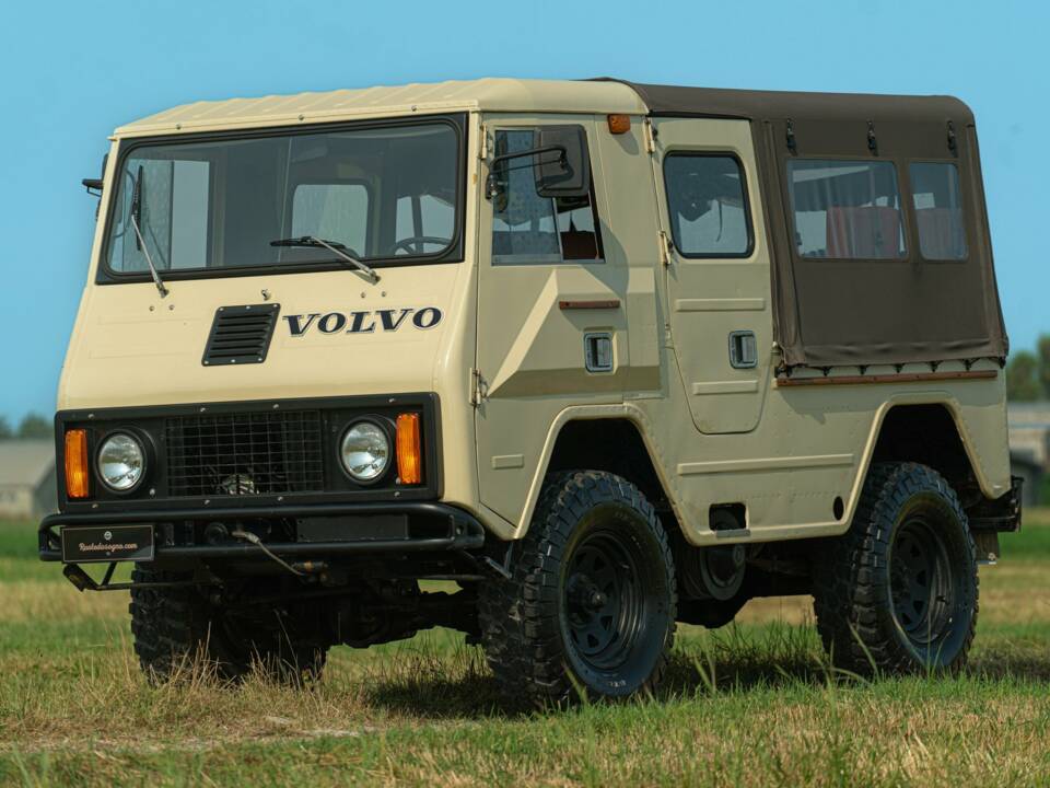 Image 1/50 of Volvo C 202 (1967)