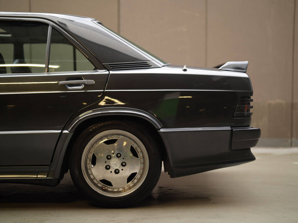 Image 46/83 of Mercedes-Benz 190 E 2.3-16 (1984)