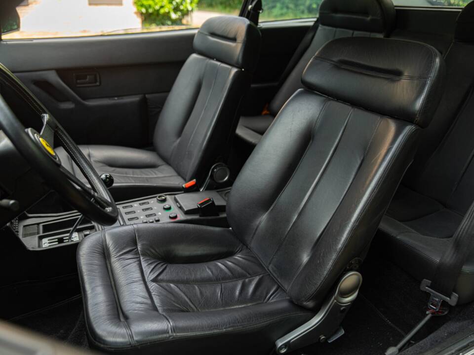 Image 38/50 of Ferrari Mondial 3.2 (1987)