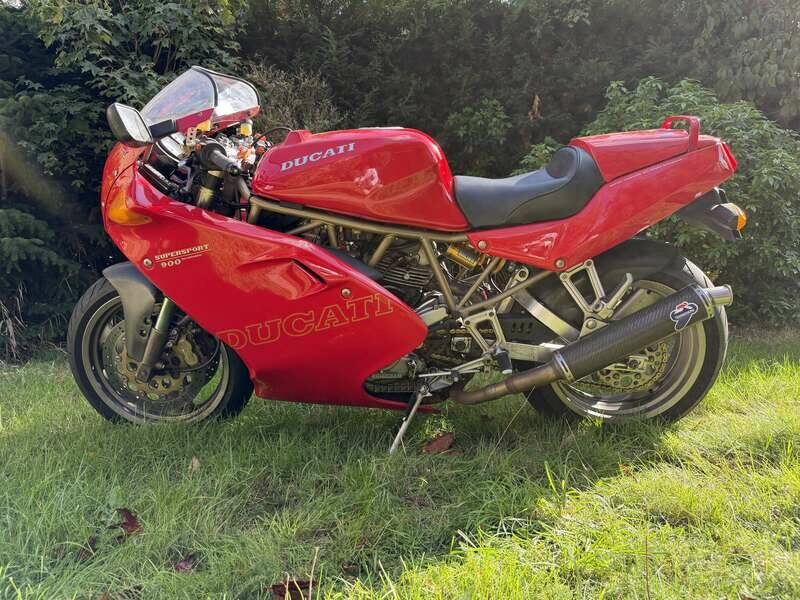 Bild 2/26 von Ducati 900 SS (1995)