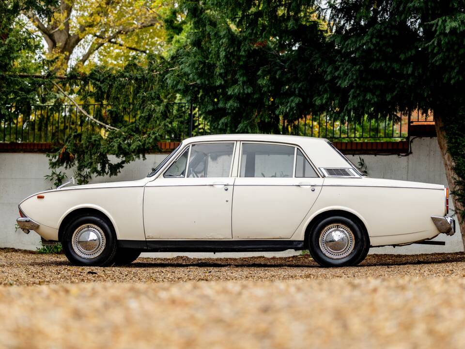 Image 2/40 of Ford Consul Corsair (1964)