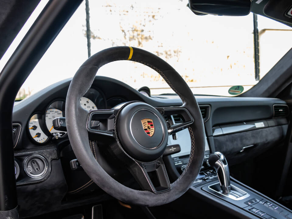 Immagine 13/50 di Porsche 911 GT2 RS Weissach (2018)