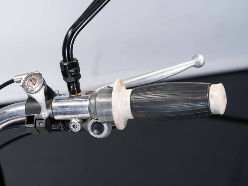 Immagine 12/30 di Moto Guzzi V 7 (1967)