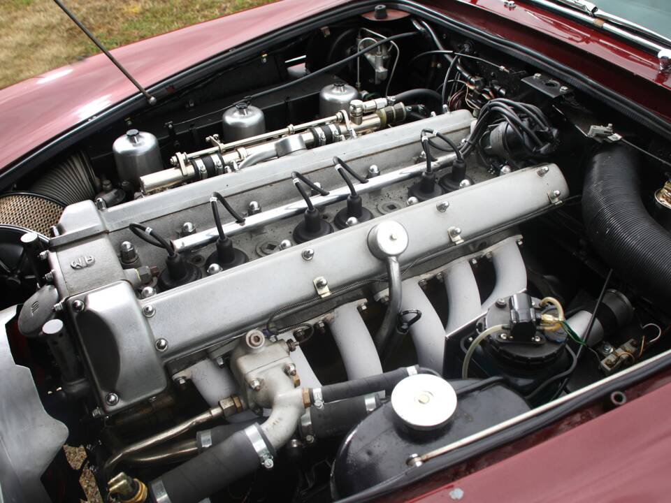Image 17/23 of Aston Martin DB 6 (1966)