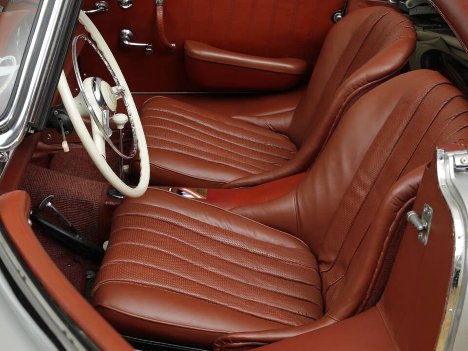 Image 13/26 of Mercedes-Benz 300 SL Roadster (1959)