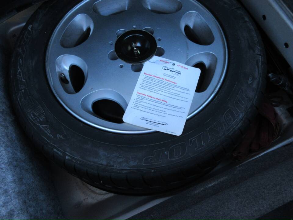 Image 22/39 of Mercedes-Benz SL 320 (1994)