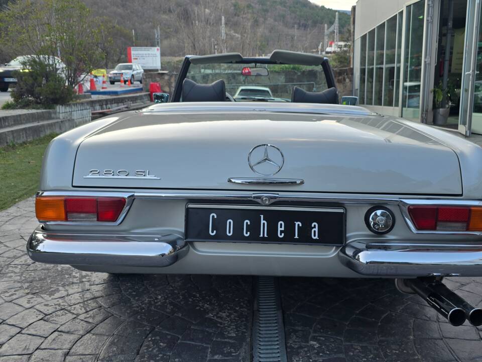 Image 18/26 de Mercedes-Benz 280 SL (1970)