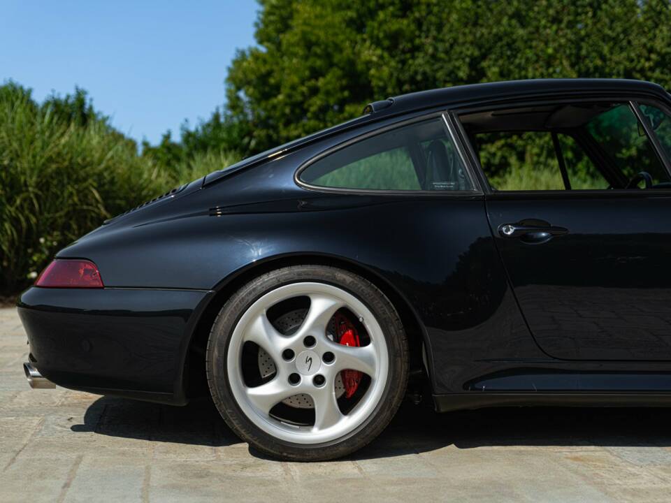 Immagine 18/50 di Porsche 911 Carrera 4S (1996)