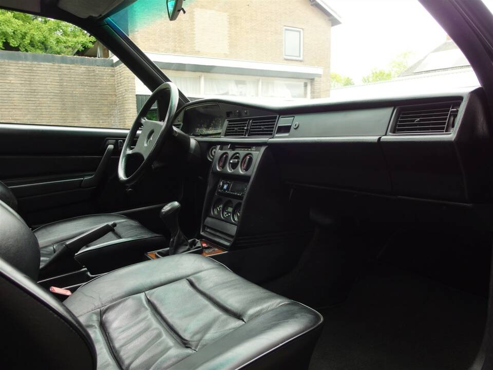 Immagine 46/98 di Mercedes-Benz 190 E 2.3-16 (1985)