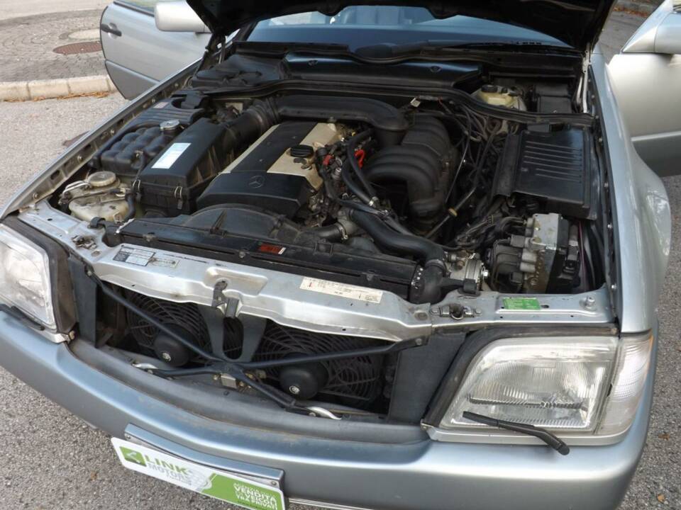 Image 32/50 of Mercedes-Benz SL 280 (1995)