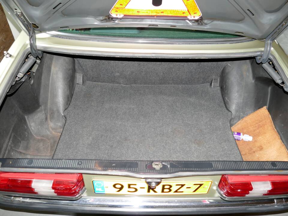 Image 16/22 of Mercedes-Benz 280 CE (1983)
