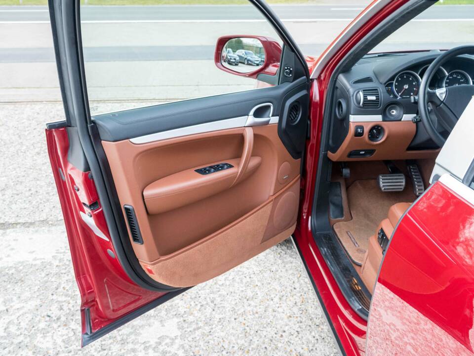 Image 32/45 of Porsche Cayenne Turbo (2009)