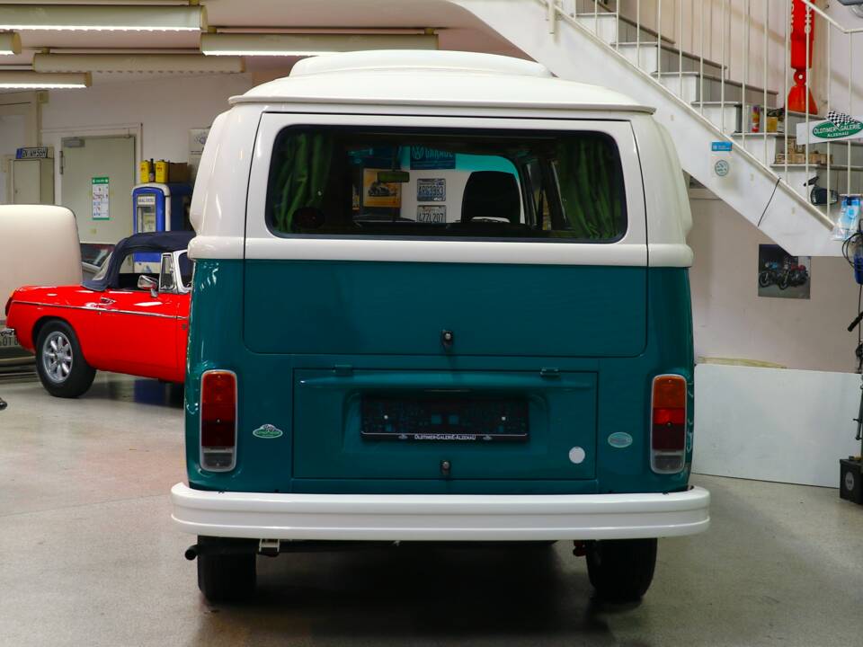 Bild 38/38 von Volkswagen T2b Camper (1974)