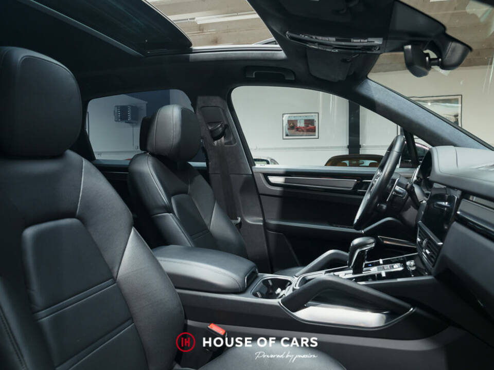 Immagine 18/24 di Porsche Cayenne Turbo (2018)