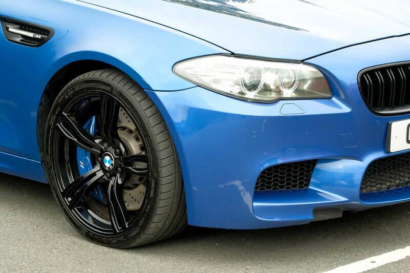 Image 17/50 of BMW M5 (2014)