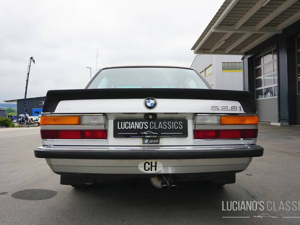 Image 8/59 of BMW 528i (1982)