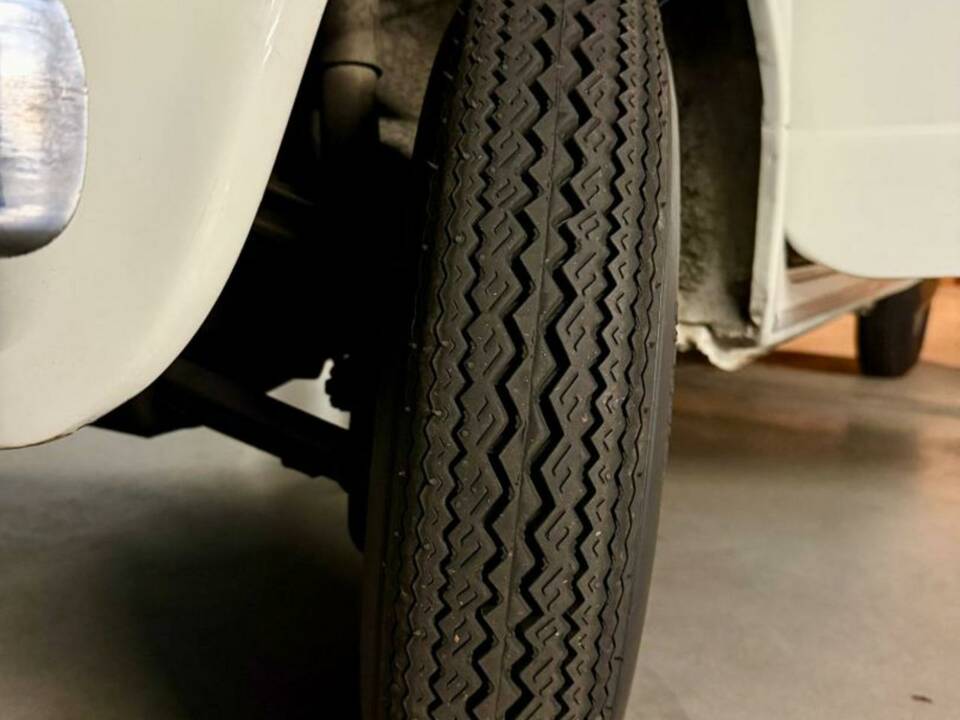 Image 14/28 of FIAT 600 D (1964)