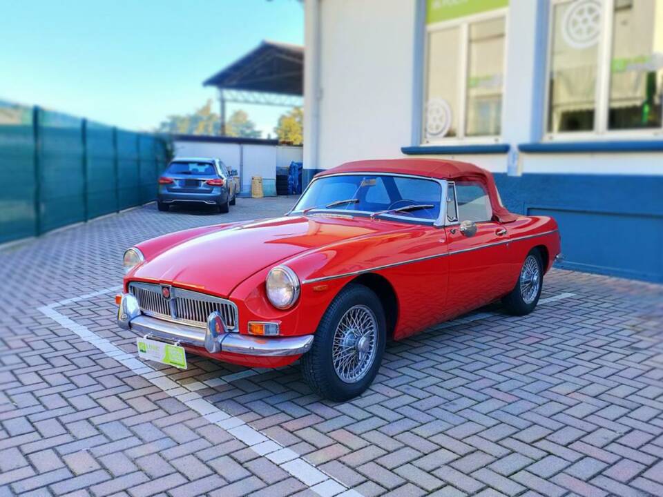 Image 3/10 of MG MGB (1963)