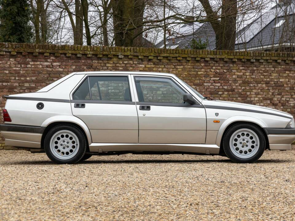 Afbeelding 35/50 van Alfa Romeo 75 2.0 Twin Spark (1988)