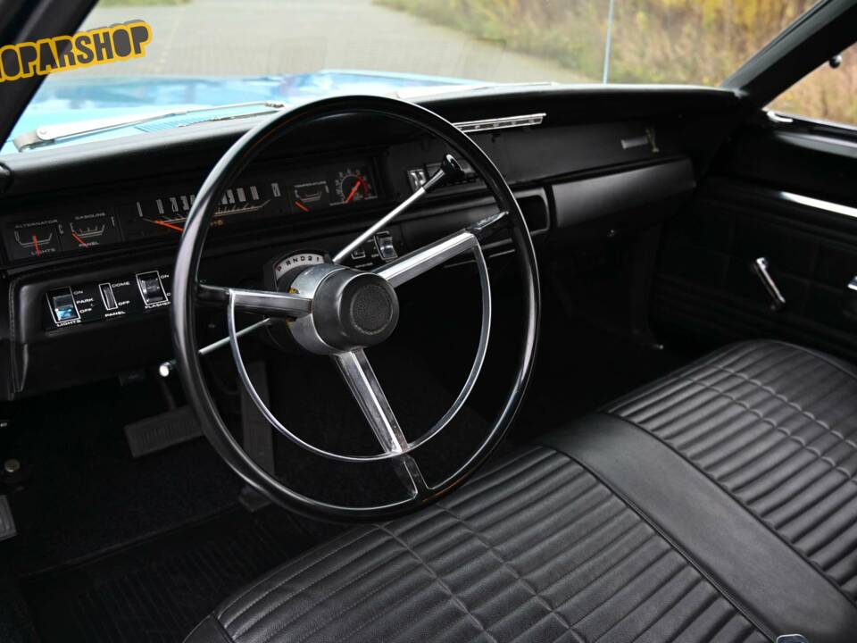 Image 11/50 of Plymouth Road Runner Hardtop Coupe (1968)