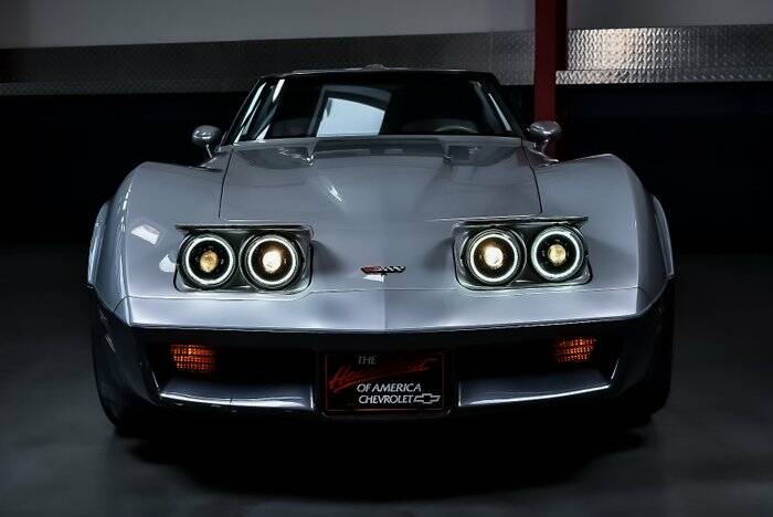 Image 3/7 of Chevrolet Corvette (1982)