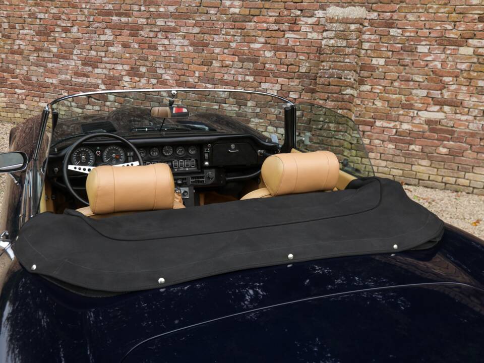 Obraz 33/50 pojazdu Jaguar E-Type V12 (1973)