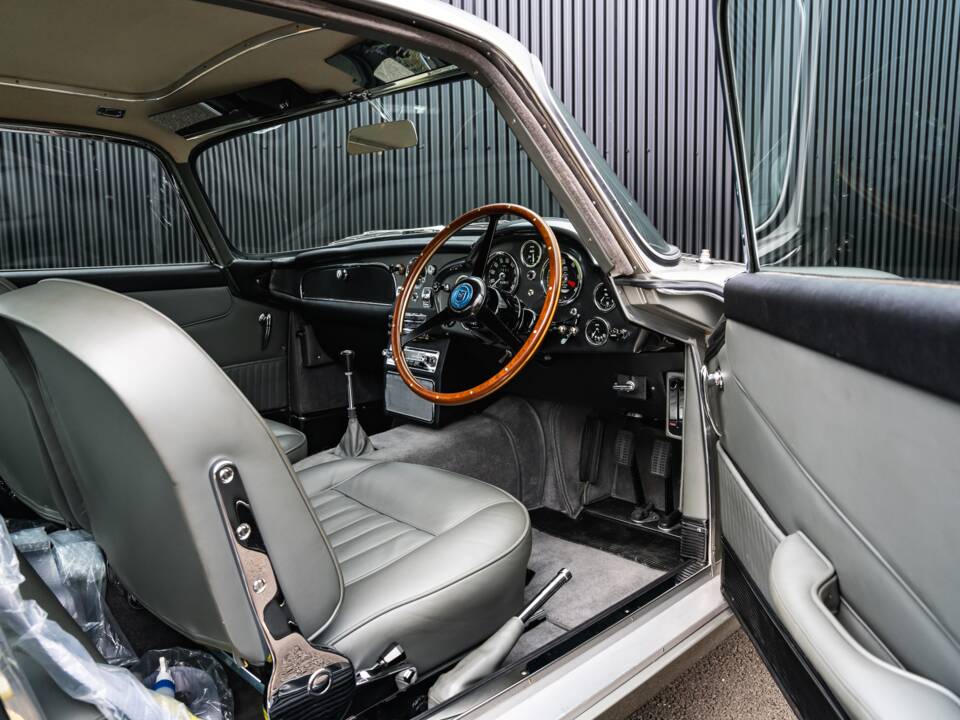 Image 11/42 de Aston Martin DB 5 (1964)