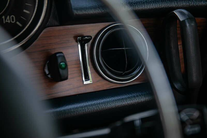 Image 14/50 of Mercedes-Benz 250 (1972)