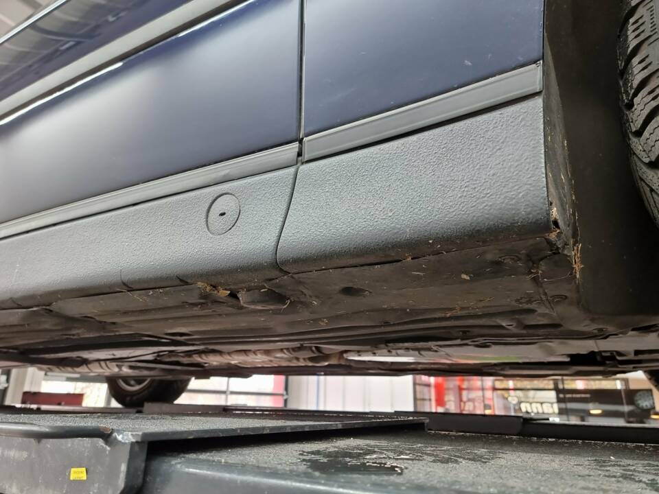 Image 25/58 of BMW 750i (1997)