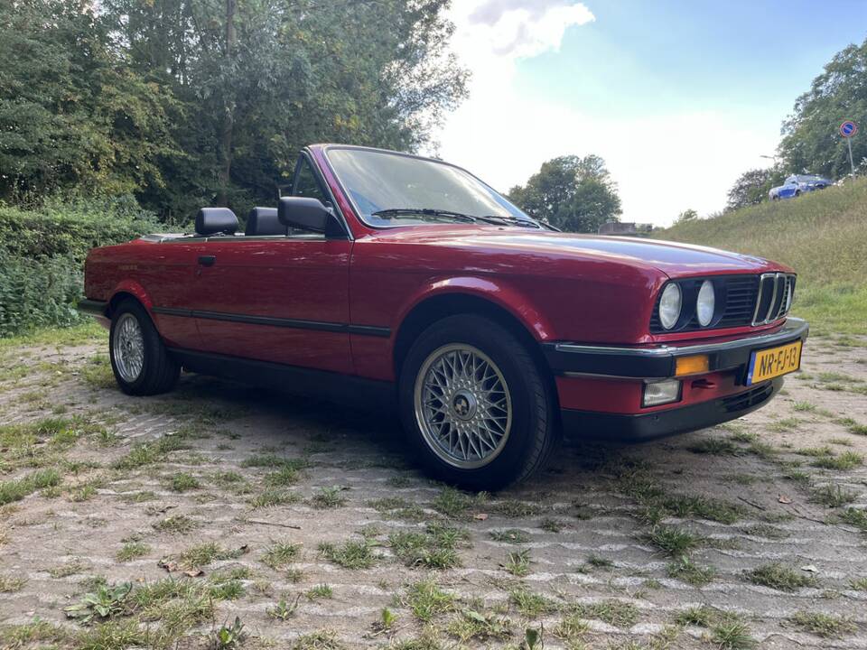 Image 3/8 de BMW 325i (1986)