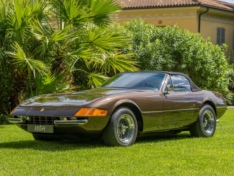 Afbeelding 15/53 van Ferrari 365 GTB/4 Spyder (1971)