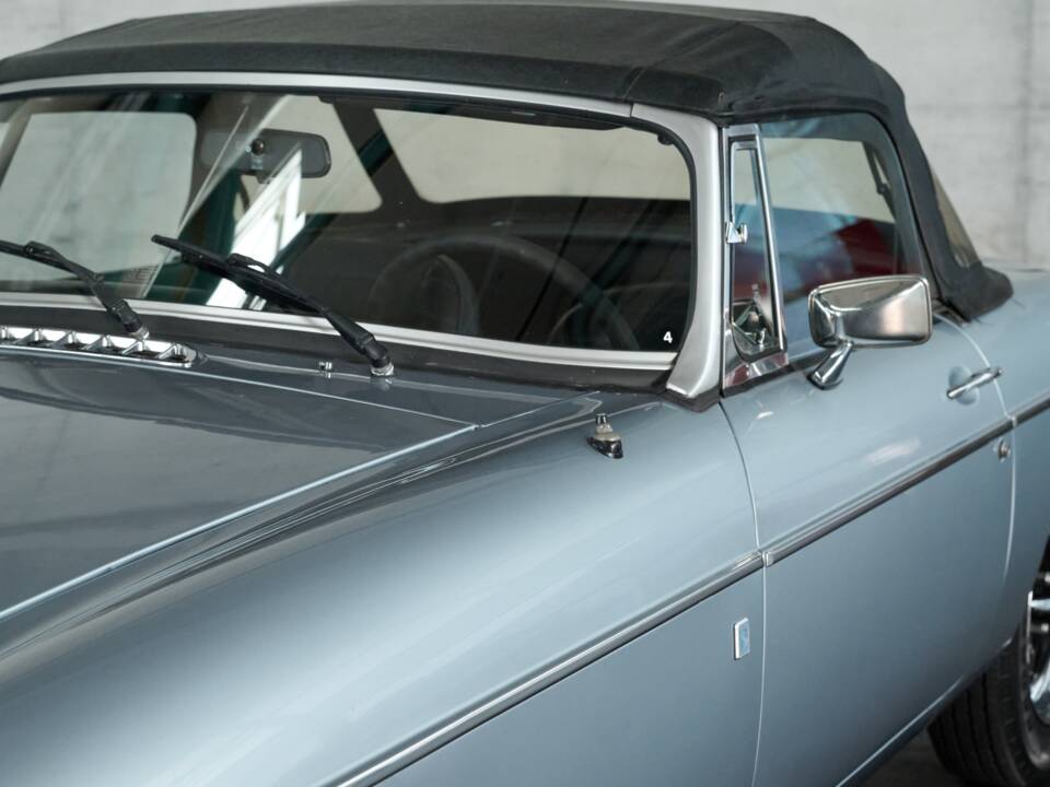 Image 7/50 of MG MGB (1976)