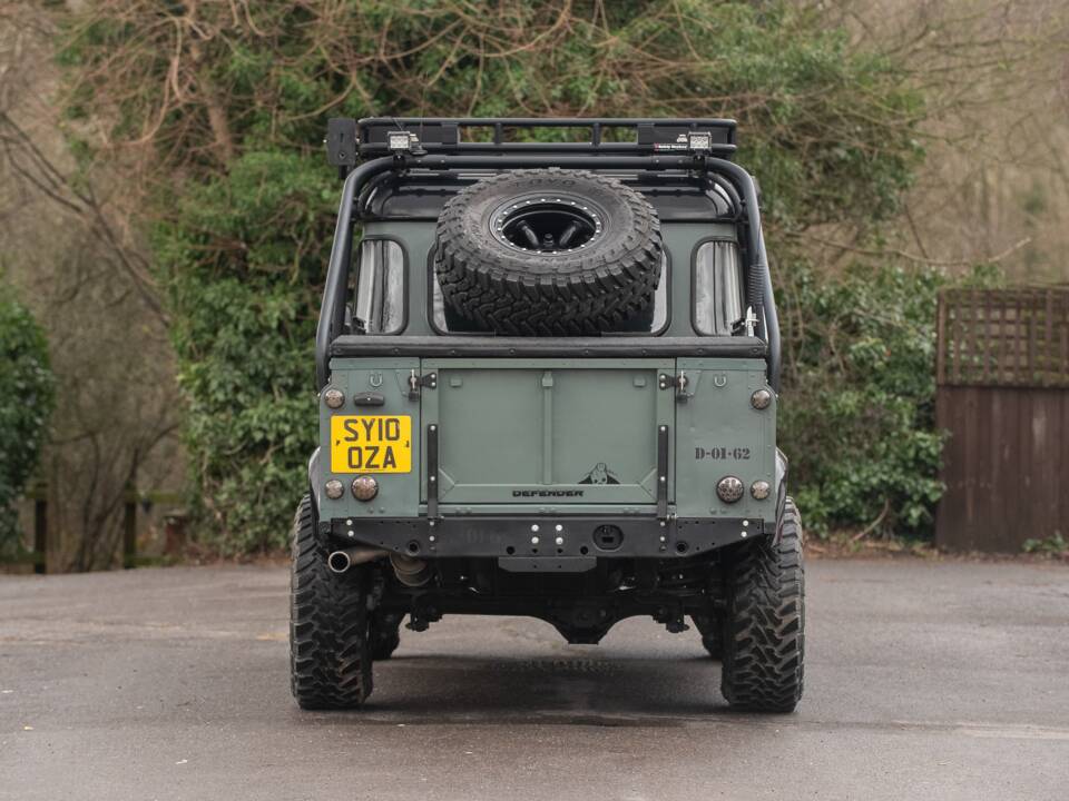 Image 38/50 de Land Rover Defender 110 Crew Cab SE (2010)