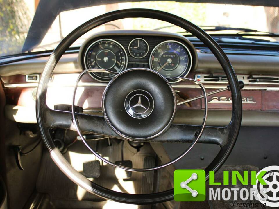 Imagen 4/9 de Mercedes-Benz 250 SE (1966)