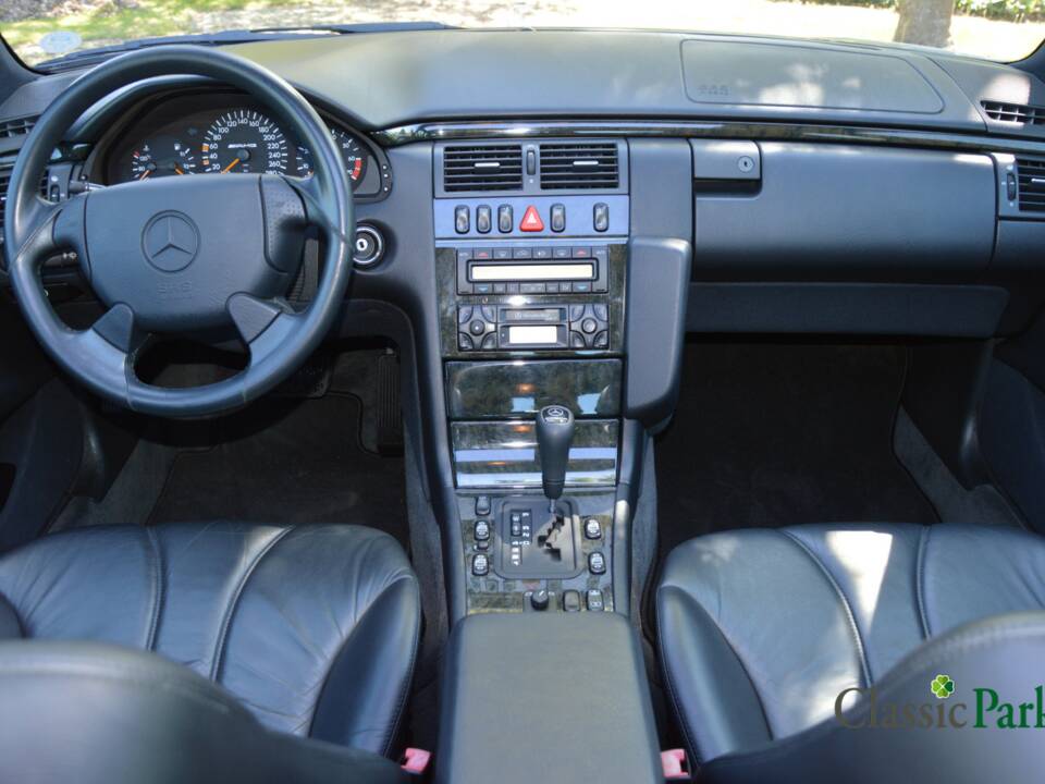 Image 11/50 de Mercedes-Benz E 50 AMG (1996)