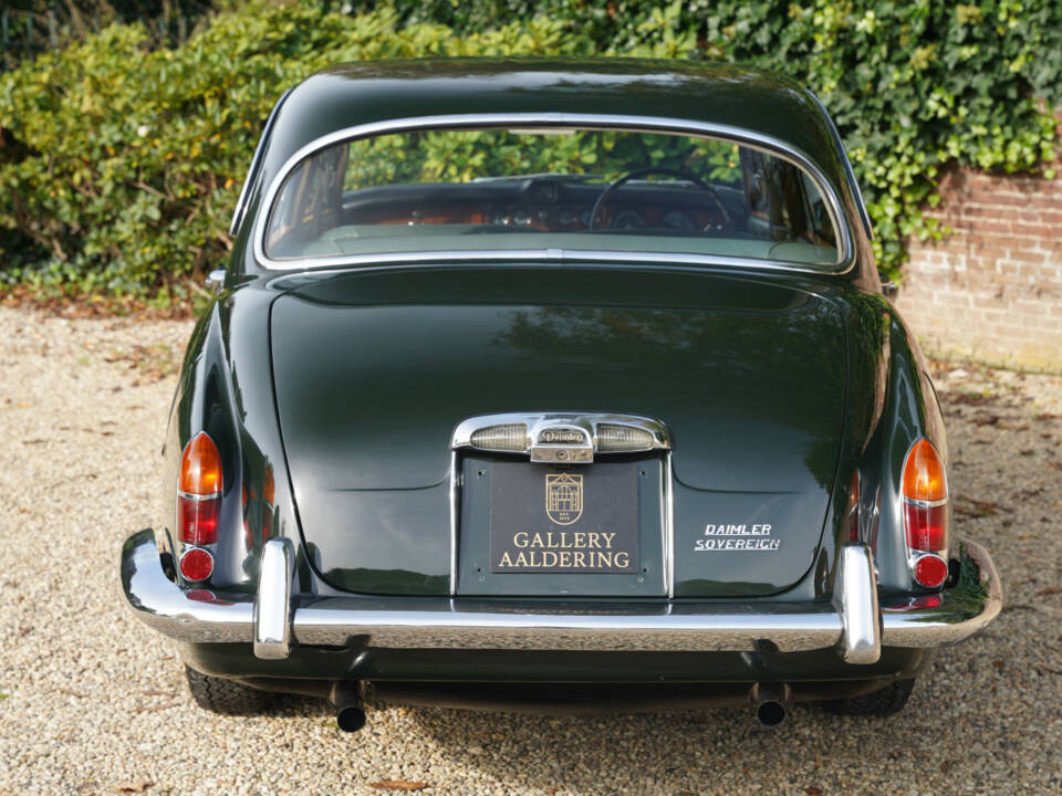 Image 24/50 of Daimler Sovereign 420 (1968)