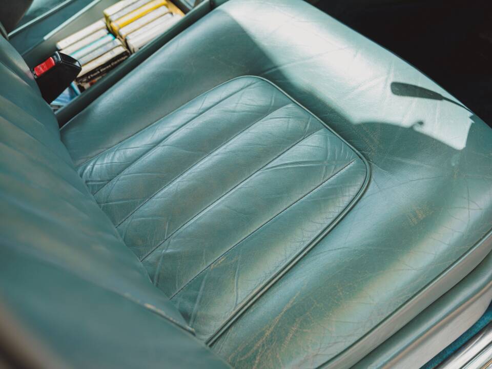 Image 37/42 of Rolls-Royce Silver Shadow II (1977)