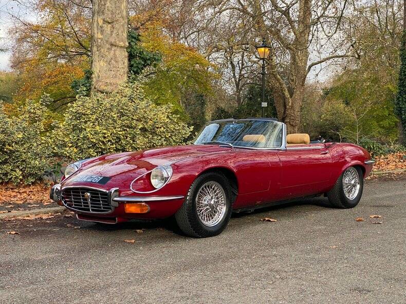 Immagine 2/50 di Jaguar E-Type V12 (1973)