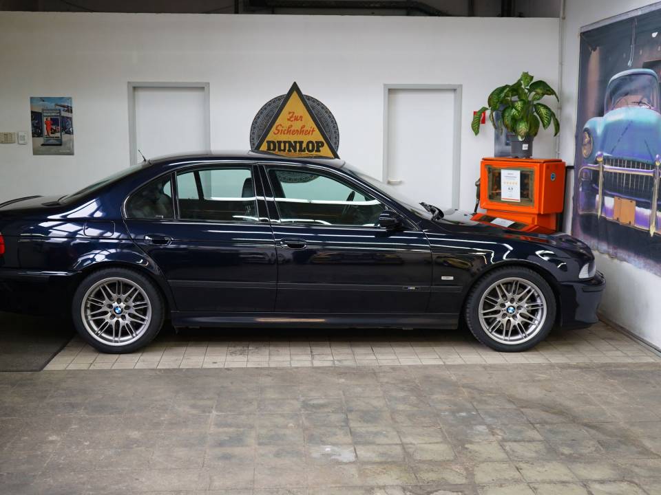 Image 39/40 of BMW M5 (2000)