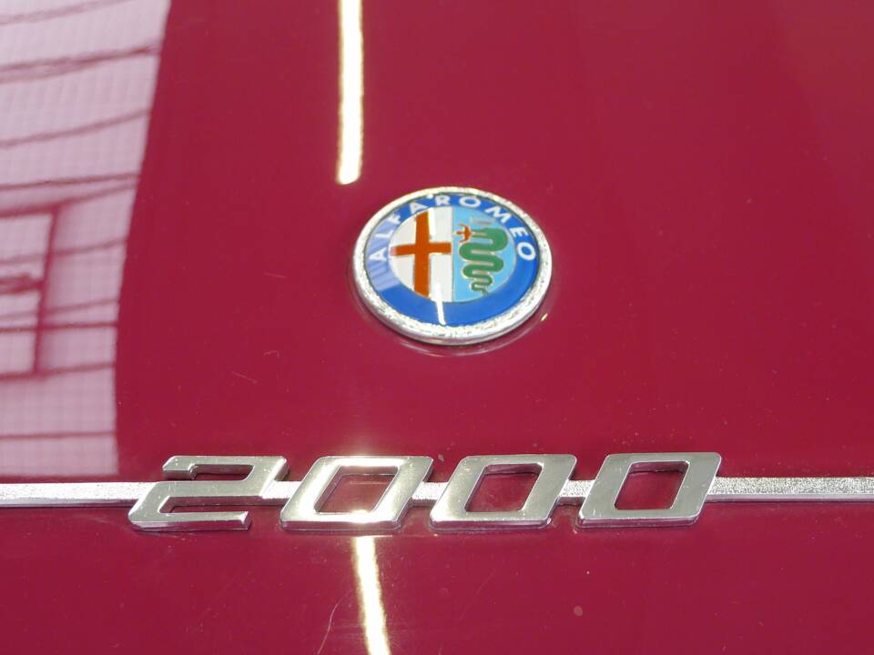 Bild 28/36 von Alfa Romeo 2000 GT Veloce (1975)