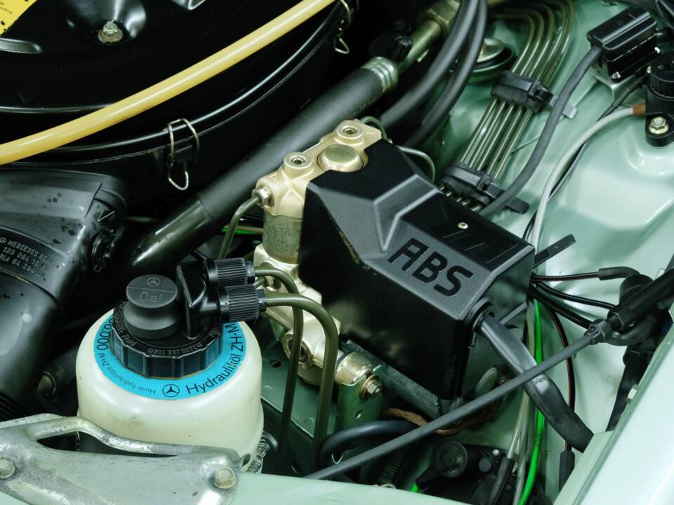 Bild 14/50 von Mercedes-Benz 300 SE (1986)