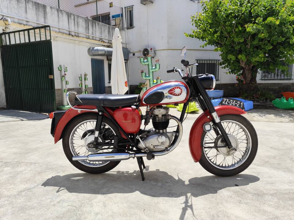 Image 33/51 of BSA B 44 (1966)