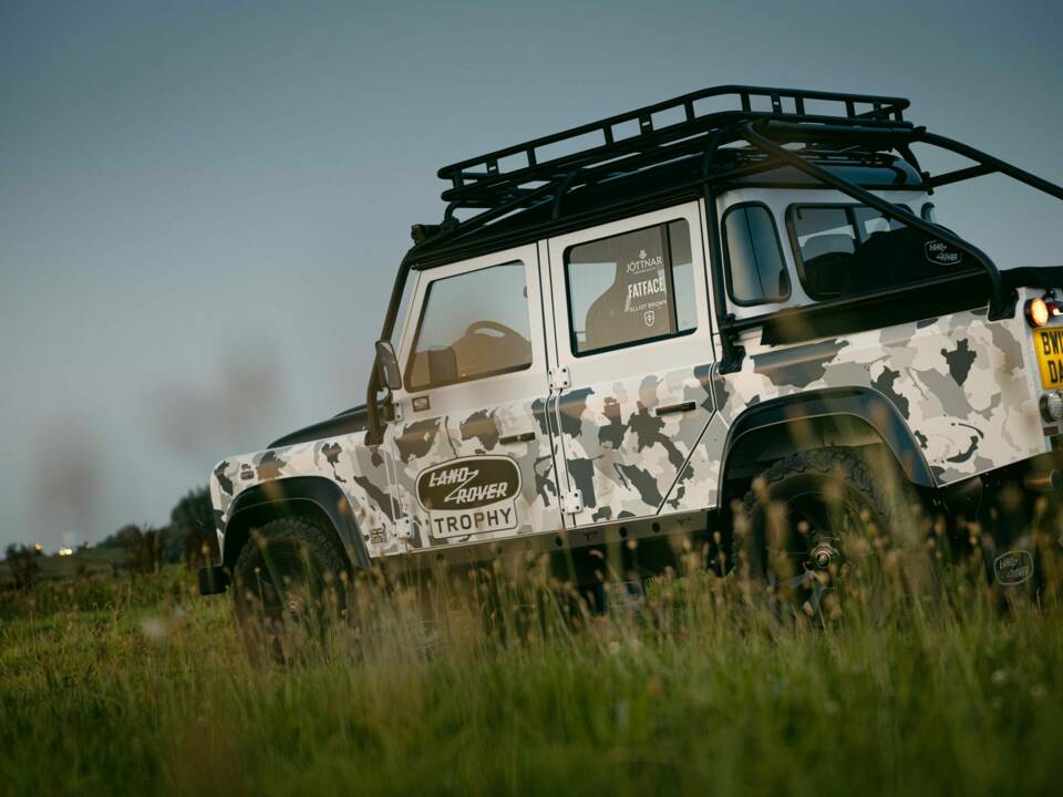 Bild 29/42 von Land Rover Defender Works V8 Trophy (2012)