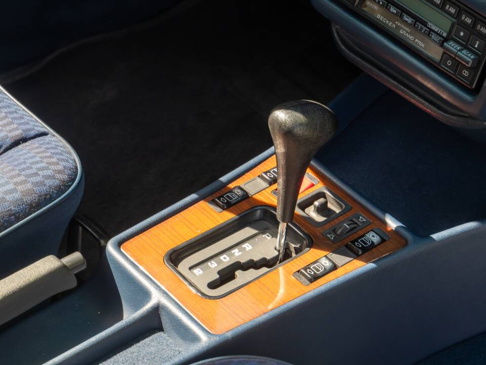 Bild 10/69 von Mercedes-Benz 190 E (1988)