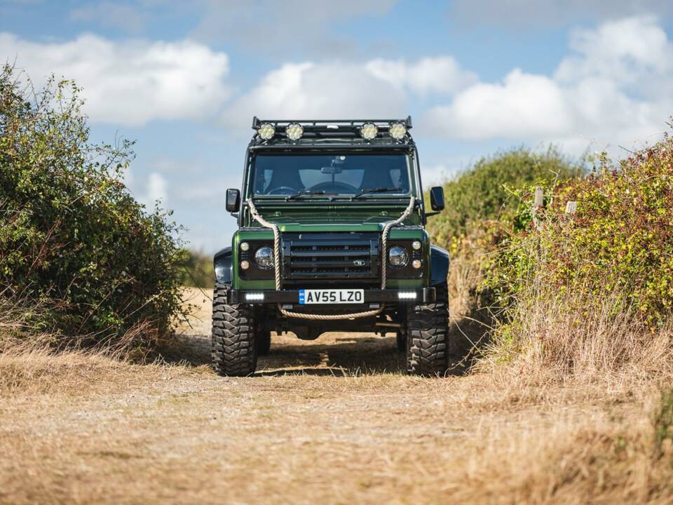 Image 19/31 de Land Rover Defender 110 (2005)