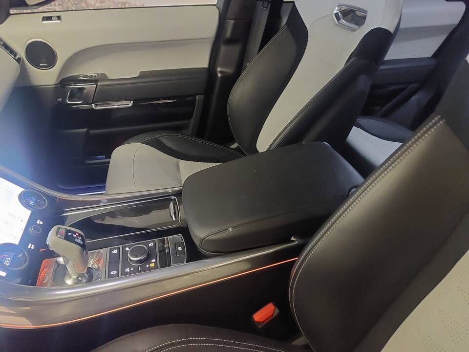 Image 22/26 of Land Rover Range Rover Sport SVR (2021)