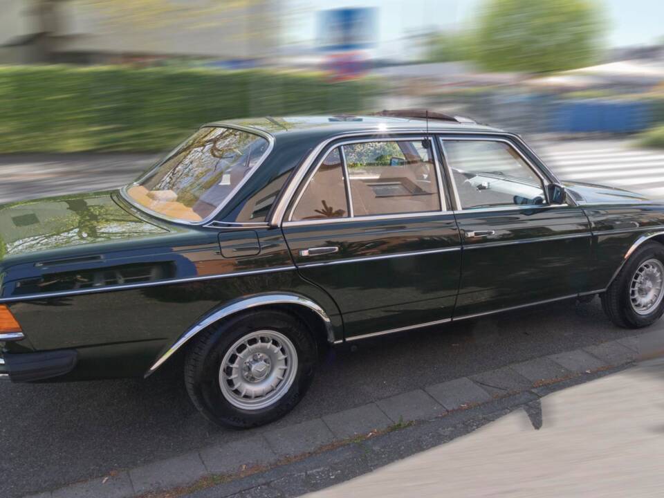 Bild 3/18 von Mercedes-Benz 200 (1983)