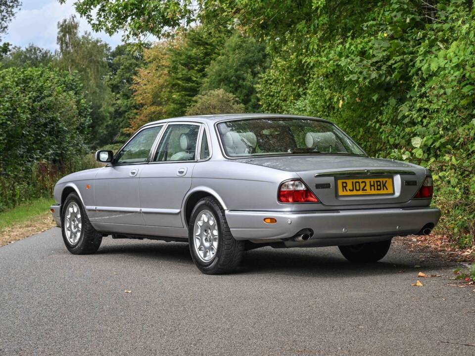 Immagine 3/50 di Jaguar XJ 8 Executive (2002)
