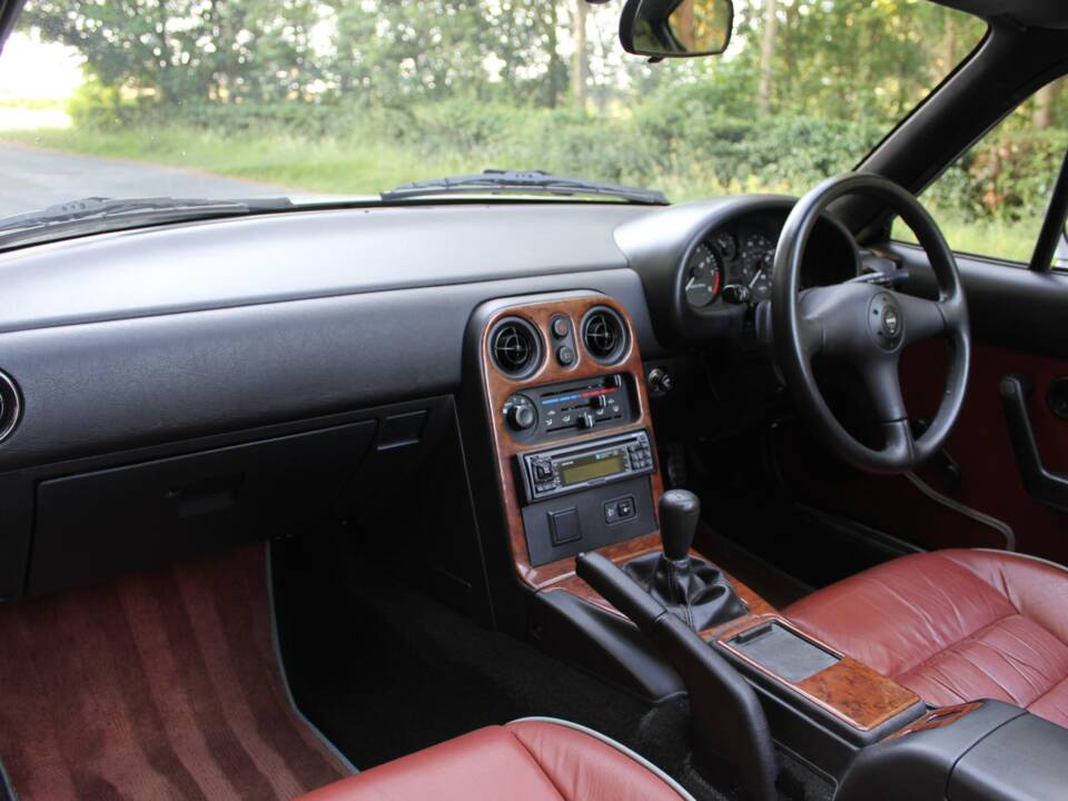 Afbeelding 11/17 van Mazda MX-5 1.8 (1997)
