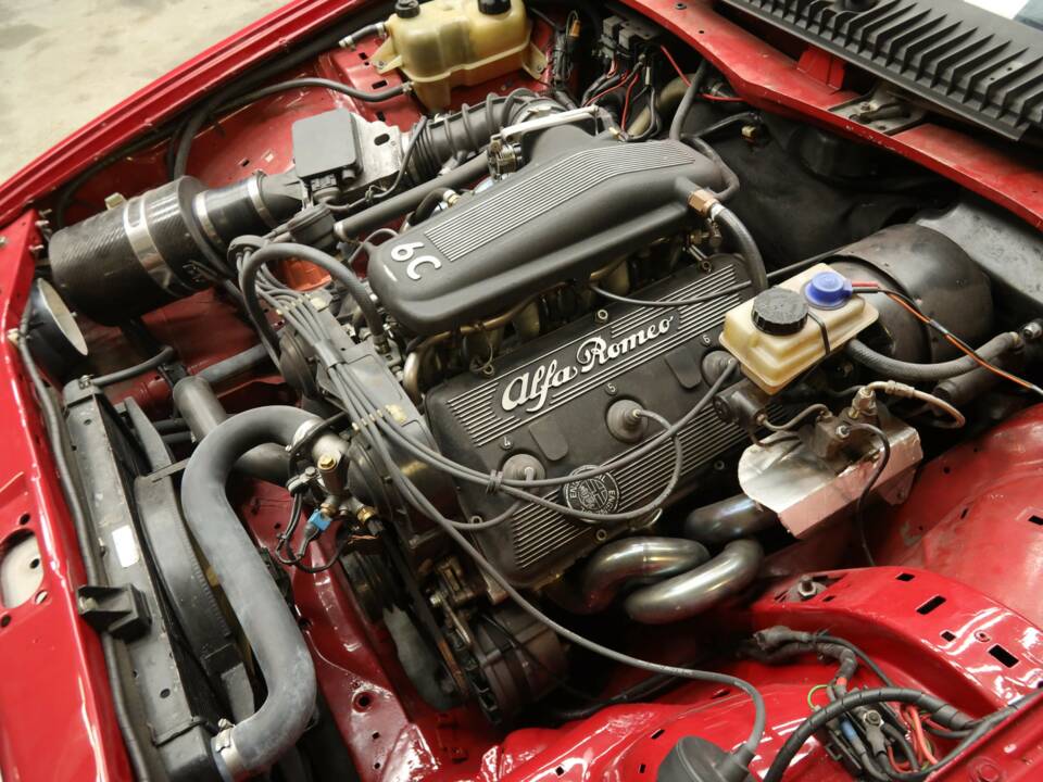 Image 19/50 de Alfa Romeo 75 3.0 V6 QV (1990)